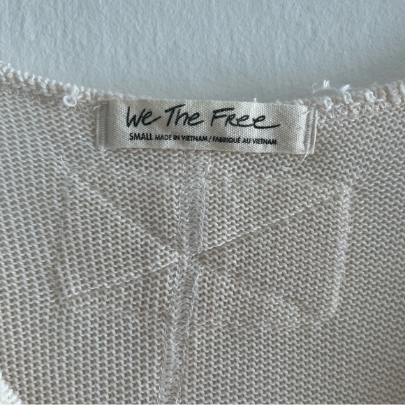We The Free Cream Long Sleeve Top Sz Small Raw Seams Soft Oversized Knit - Picture 3 of 9